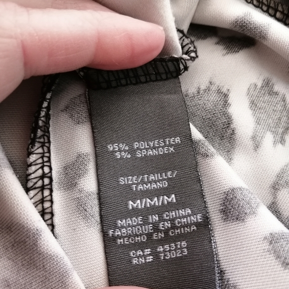 3 FOR THE PRICE OF ONE - Lot of 3 Suzy Shier tops - Picture 7 of 7